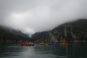 Practicar kayak en invierno en Mont-Rebei